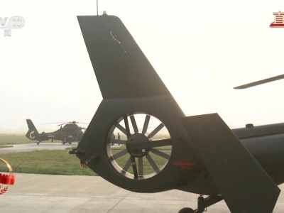 准备就绪、整装待发空中护旗梯队将以崭新队形飞过天安门上空