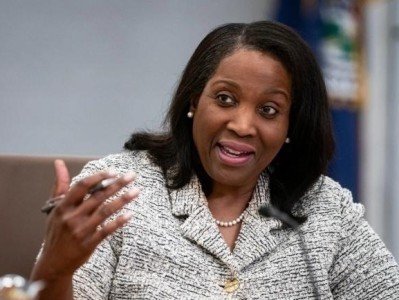美国一法官暂时阻止特朗普罢免美联储理事库克